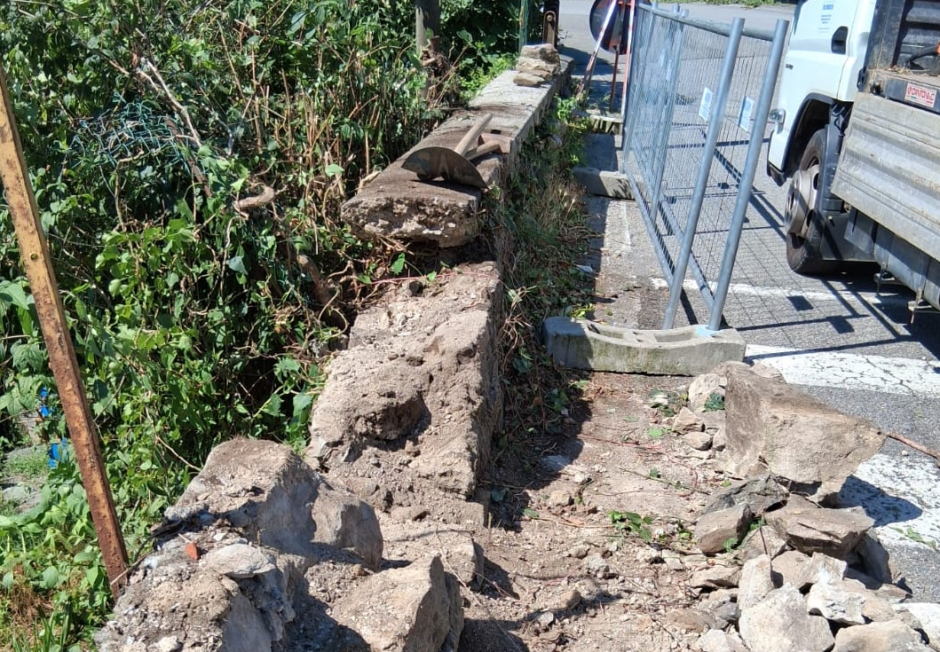 Omegna, muretto lungo via San Fermo messo in sicurezza