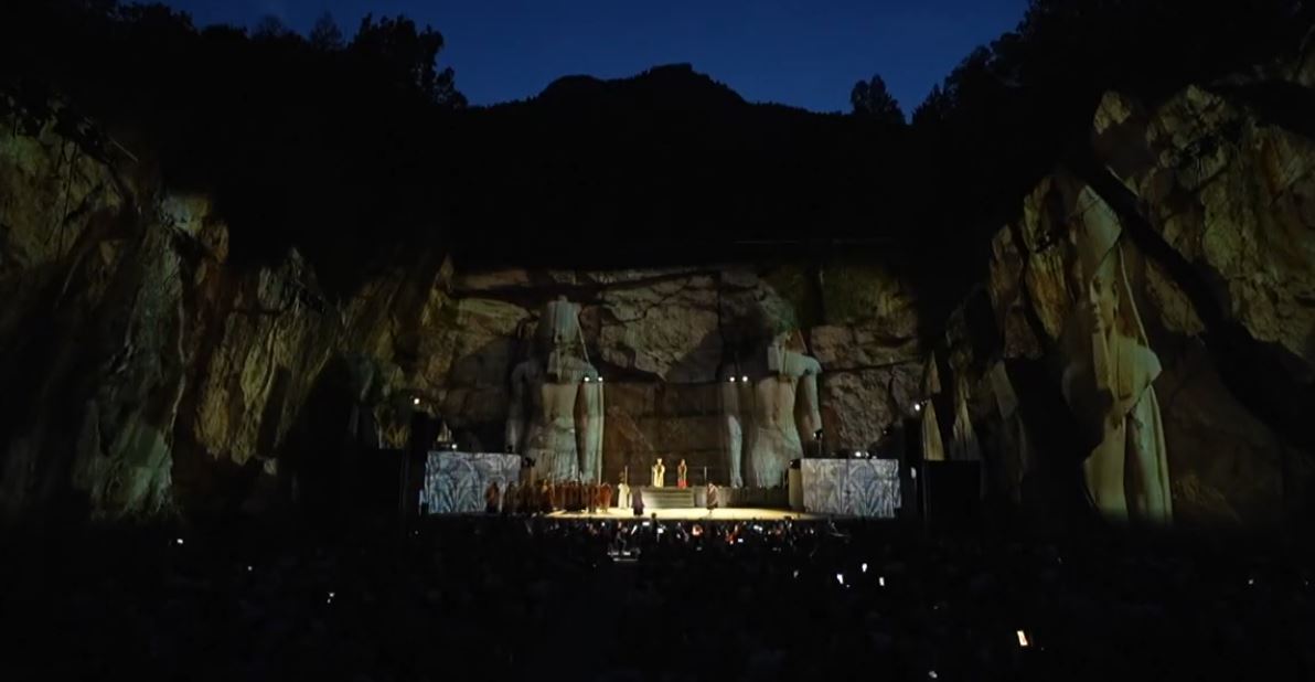 Le serate di Tones Teatro Natura illuminate solo dal sole, il progetto con InEnergy