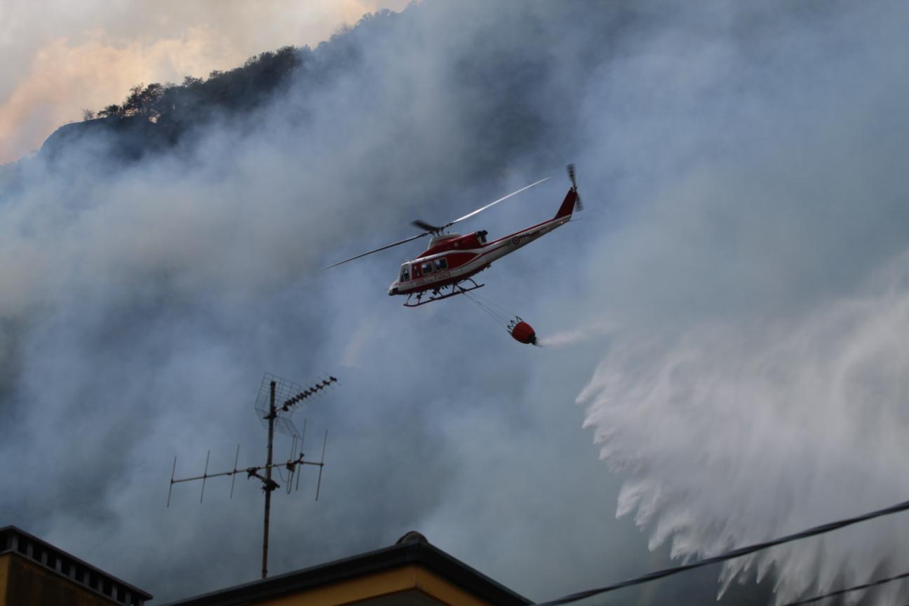 L'incendio di Piedimulera si è allargato oggi anche nel territorio di Pallanzeno