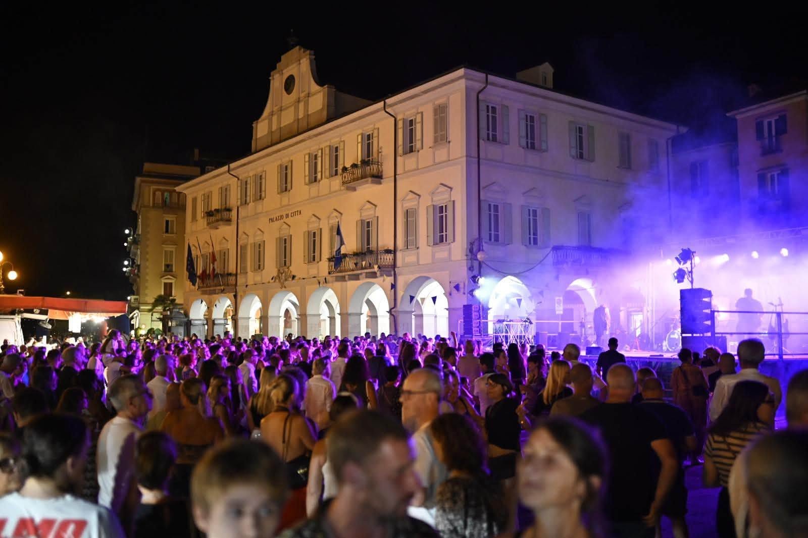 Nel passato fine settimana la Notte Bianca a Verbania, tanta gente in Piazza Garibaldi