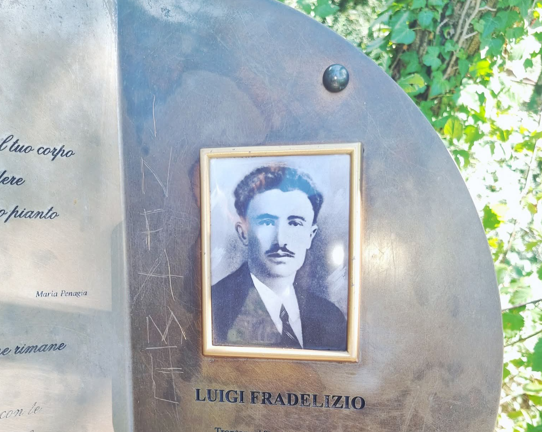 Vandalizato il cippo che a Uriezzo ricorda il partigiano Luigi Fradelizio