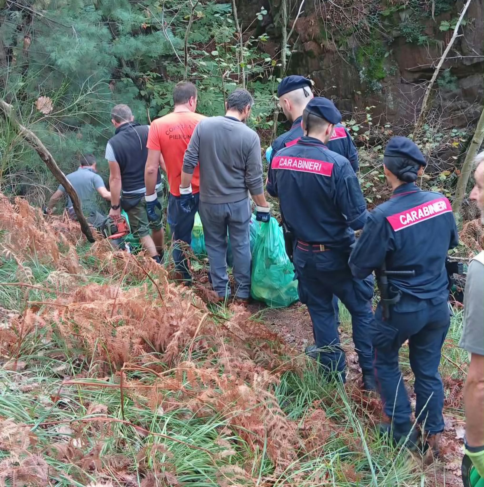 Spaccio nei boschi tra Cambiasca e Miazzina: smantellati alcuni bivacchi