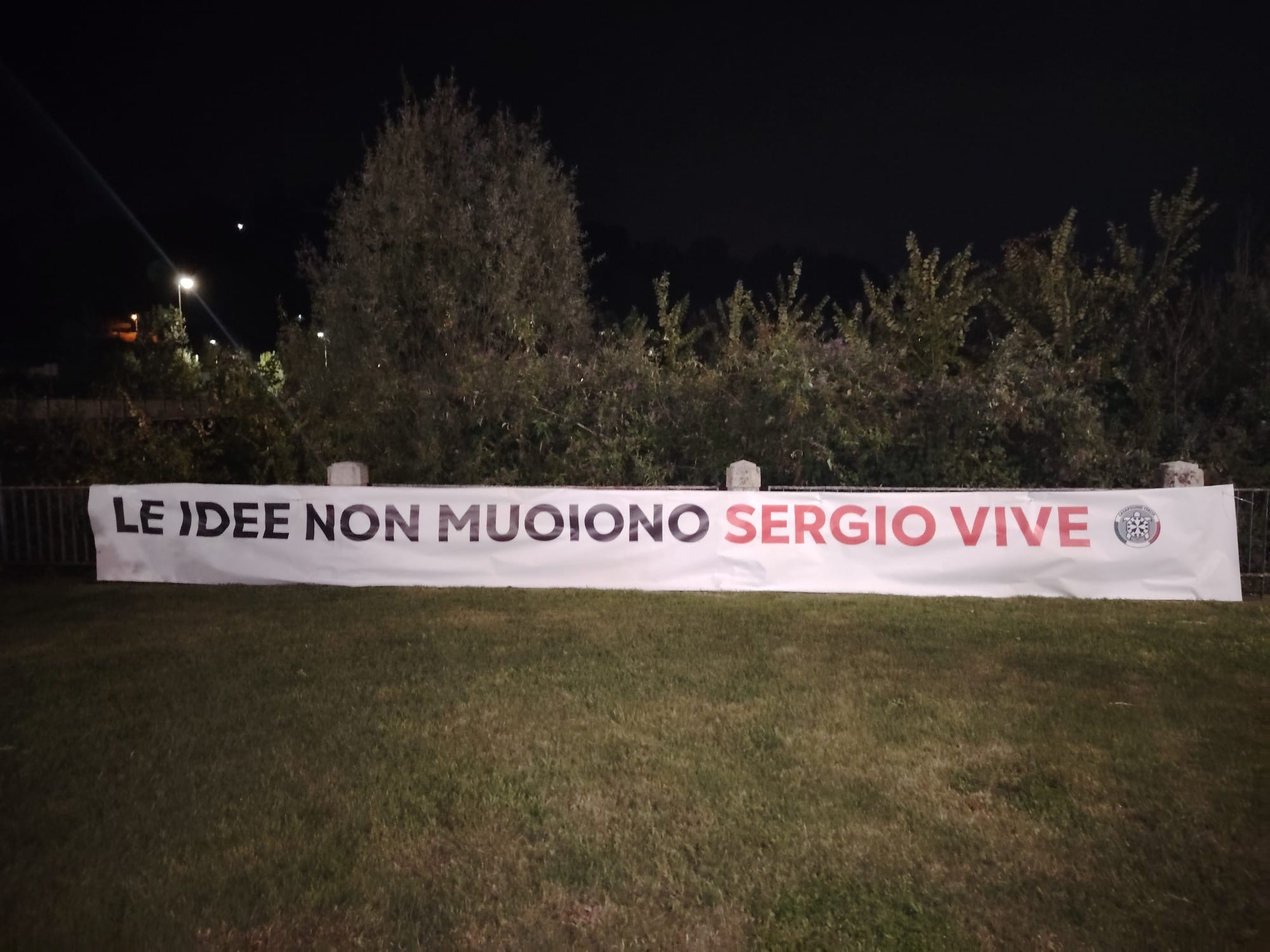 Ramelli, striscione di Casa Pound nella notte sul lungolago
