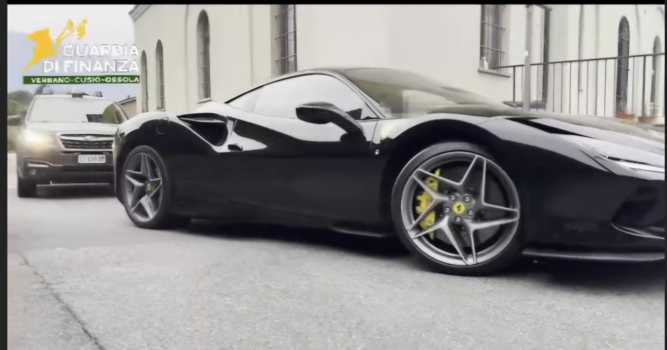 Gdf Vco, frode fiscale e autoriciclaggio: sequestrati 640 mila euro, Ferrari e Rolex a ristoratore del Verbano