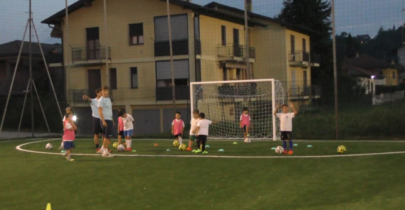 Nuovo volto per il campetto di calcio di Borgo Ticino