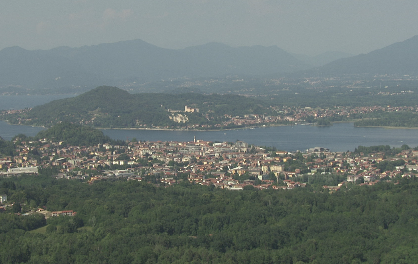Arona, estate positiva per il commercio e la ristorazione locale
