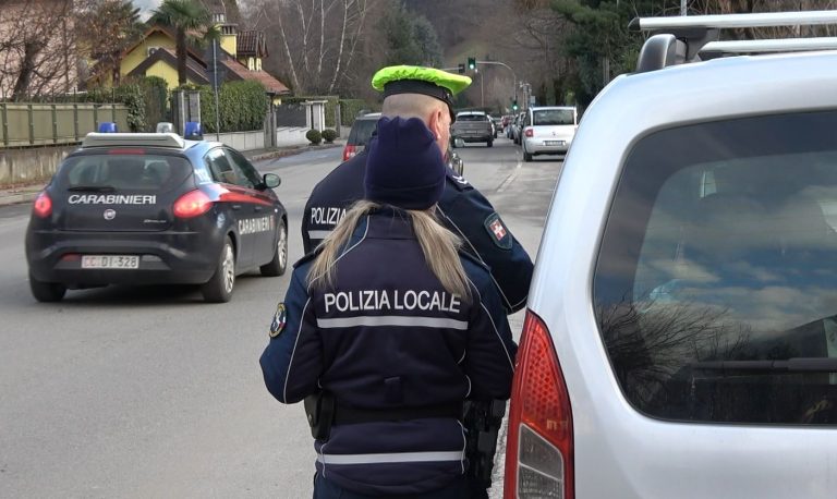 Tampona un motociclista e fa perdere le sue tracce, ma viene identificato e denunciato dalla Polizia Locale di Domodossola