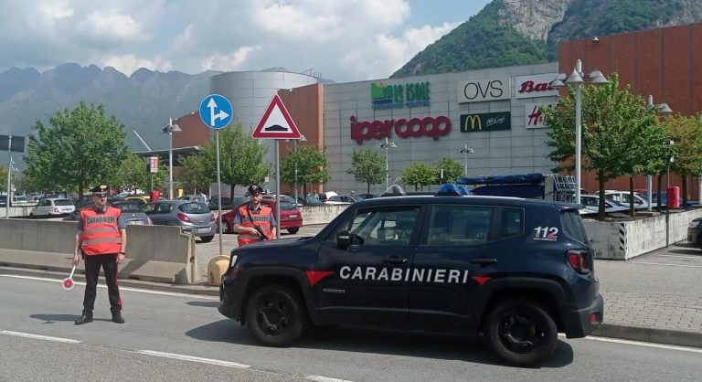 Aggredisce moglie e nipote e poi i Carabinieri: arrestato sessantenne a Gravellona Toce