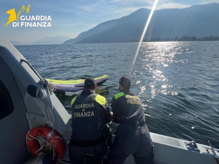 Kitesurfer in difficoltà salvato dalla Vedetta costiera della Guardia di Finanza a Cannobio