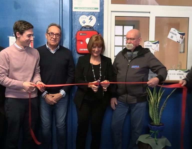 L’Avis ha donato al Formont un Defibrillatore automatico