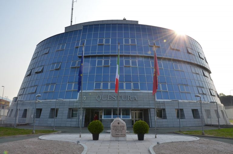 Controlli della Polizia di Frontiera sui treni e in centro a Domodossola: espulsi tre stranieri irregolari