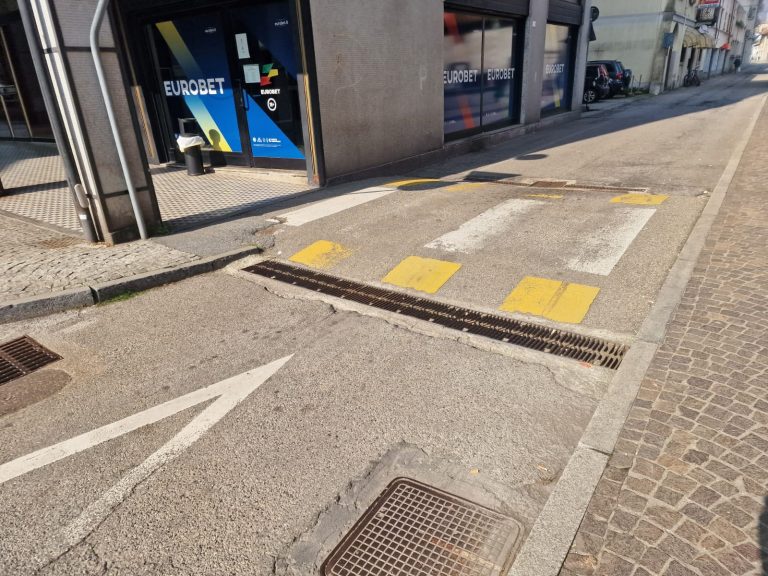 Segnalato da Voi: “Il dosso all’uscita di via Muller su piazza Cavour è pericoloso”